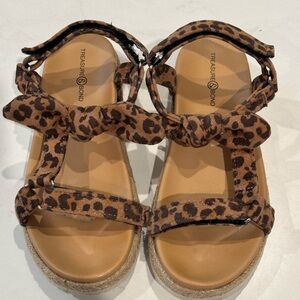Treasure & Bond “Eliza” Girls Leopard Print Velcro Sandal. Size 13.